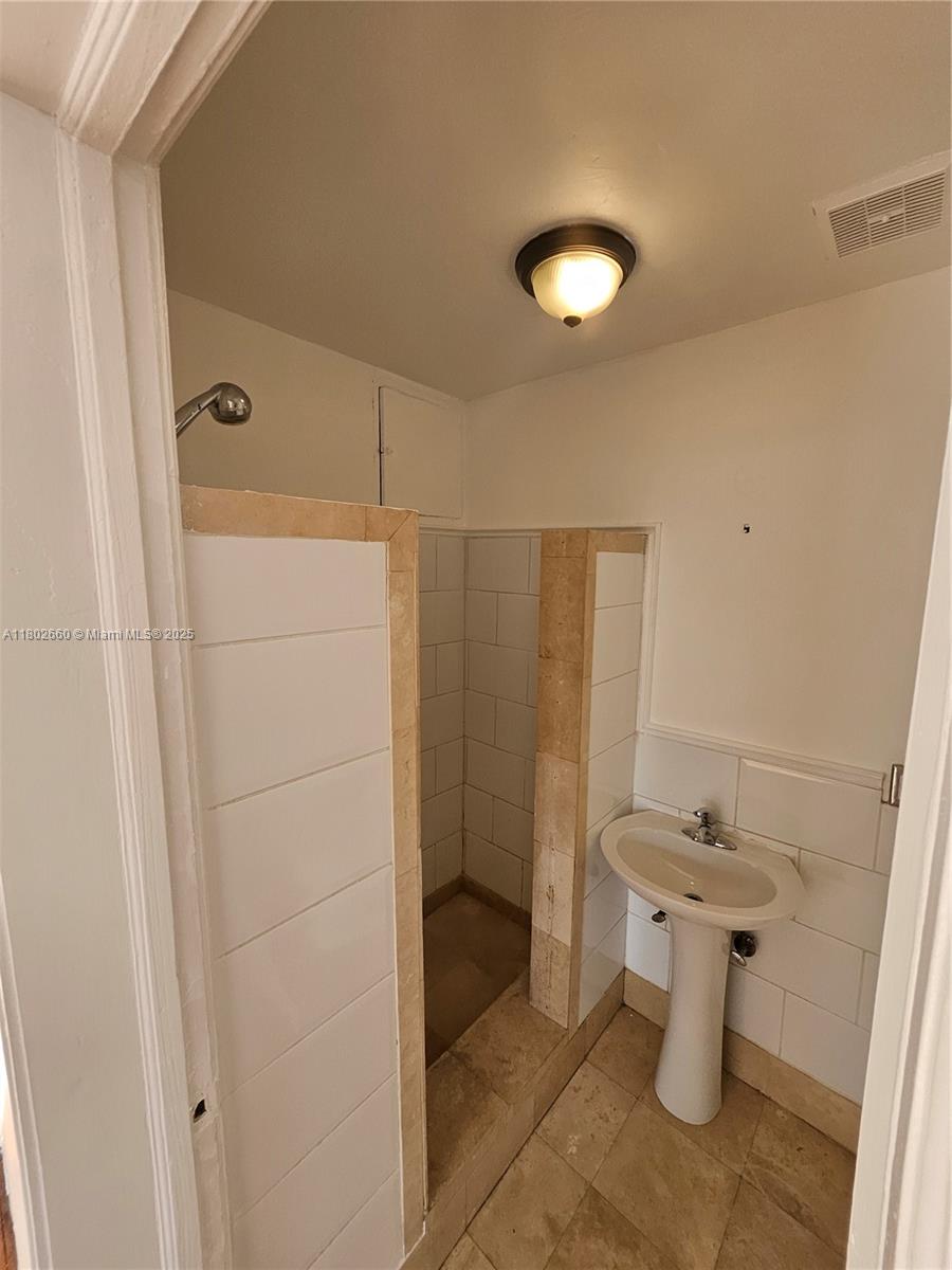 900 16th St 207 Property Photo 12