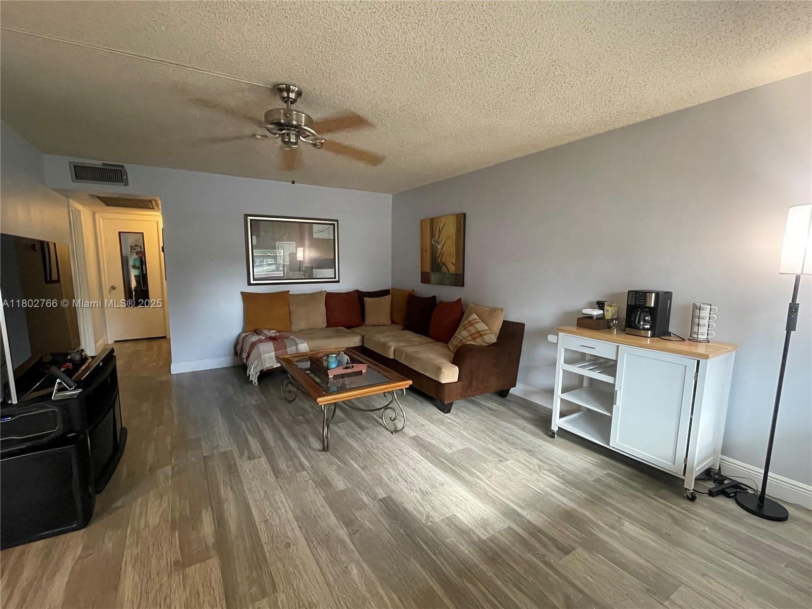 279 Markham M M Property Photo 5