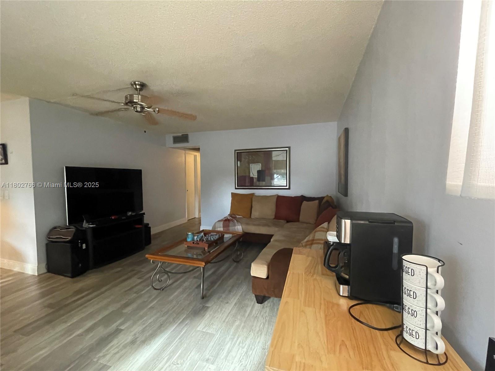 279 Markham M M Property Photo 6