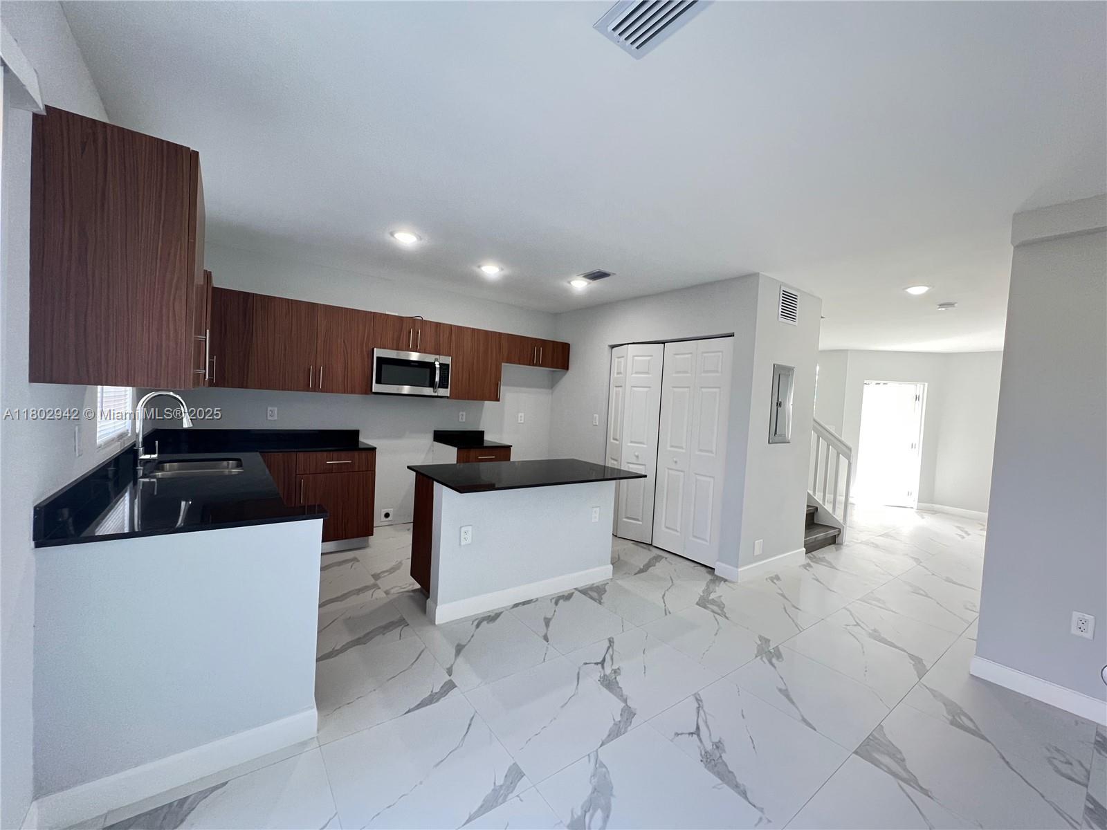 1310 Nw 6th Ave G Property Photo 5