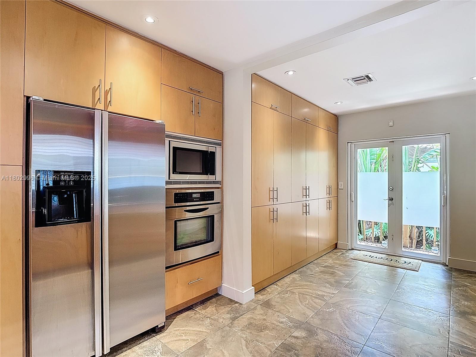 2810 Crystal Ct Property Photo 7