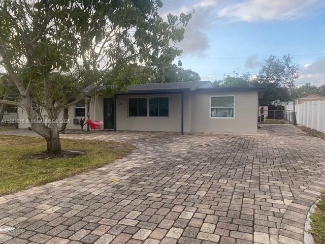 3915 Lotus Dr Property Photo 1