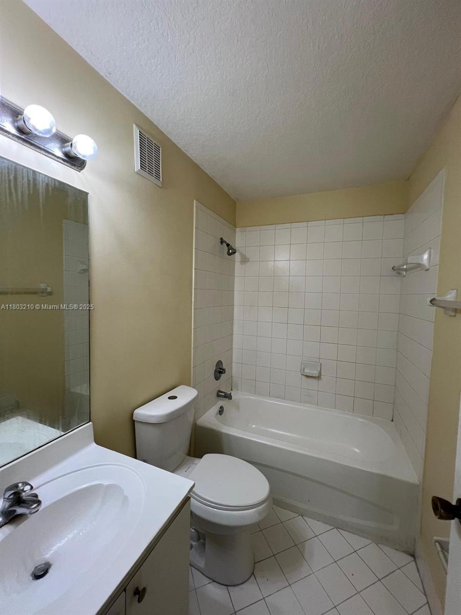 1260 Se 31st Ct 201-34 Property Photo 11
