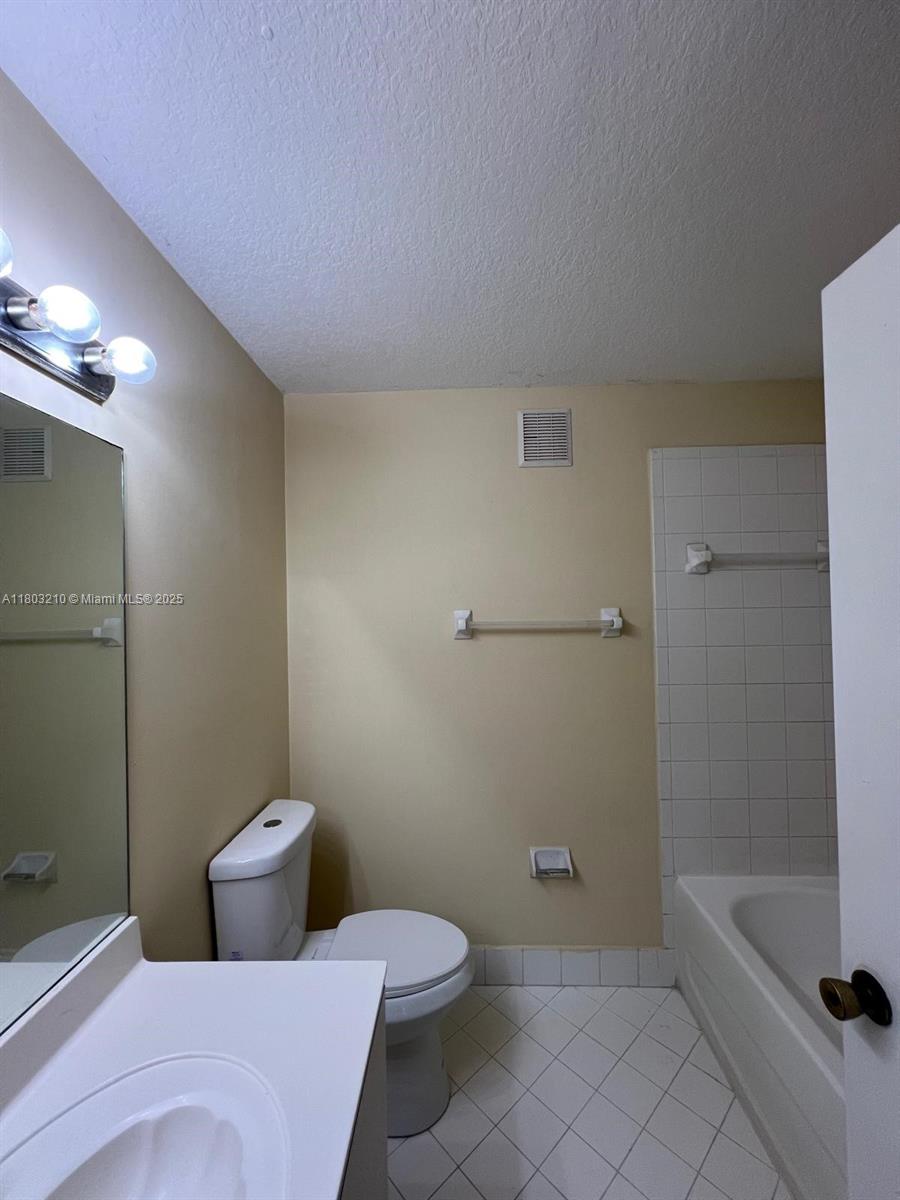 1260 Se 31st Ct 201-34 Property Photo 13