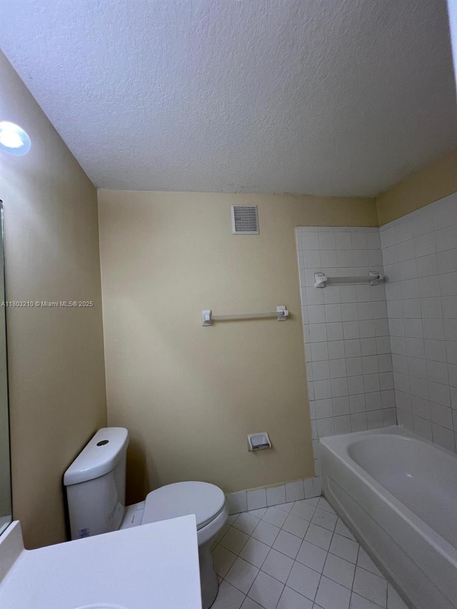 1260 Se 31st Ct 201-34 Property Photo 16