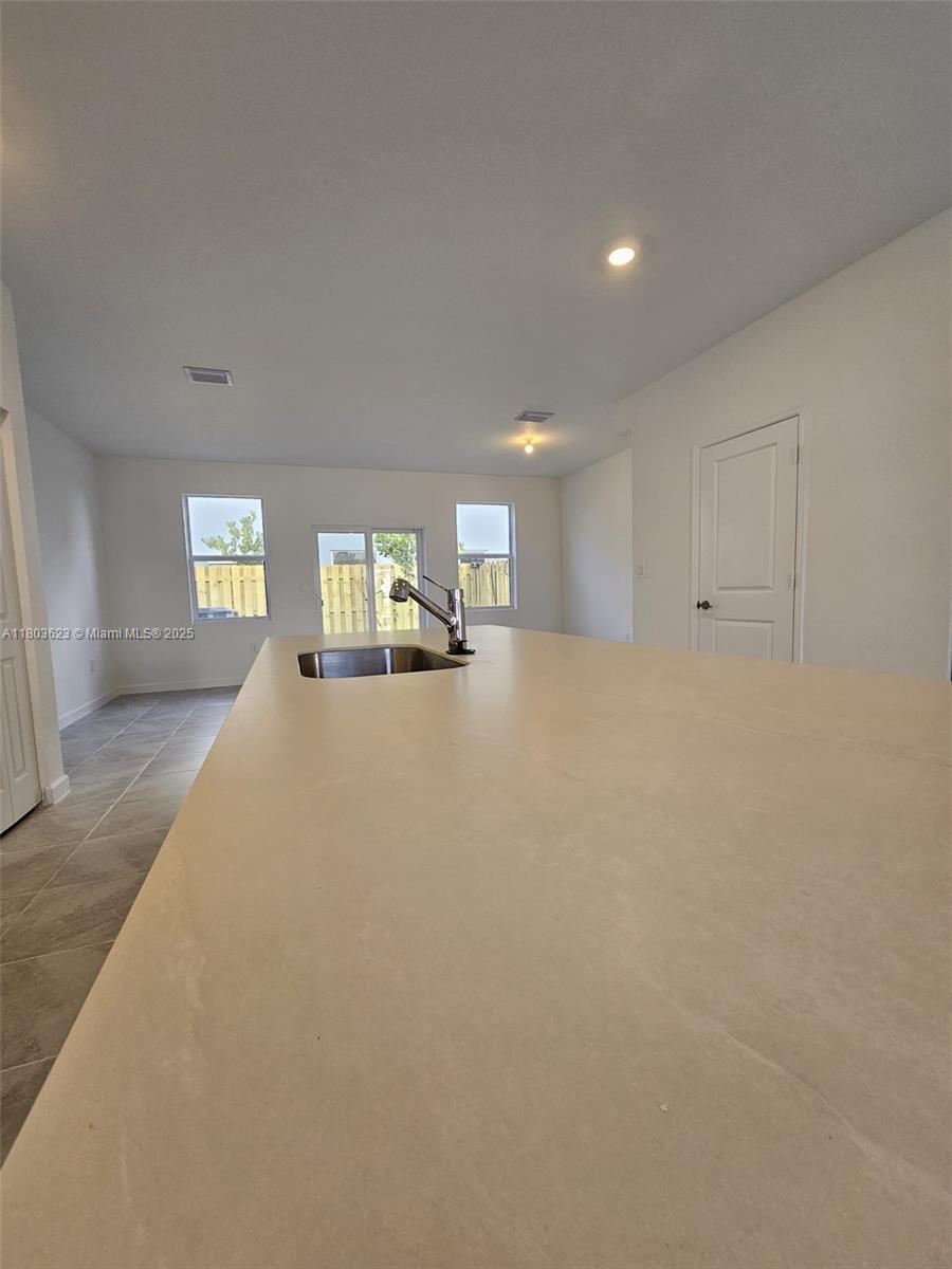 96 Se 11 Ct 0 Property Photo 2