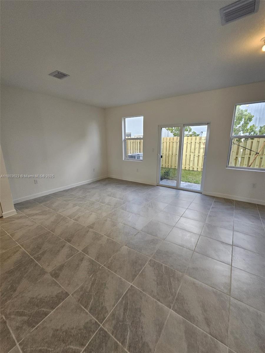 96 Se 11 Ct 0 Property Photo 7