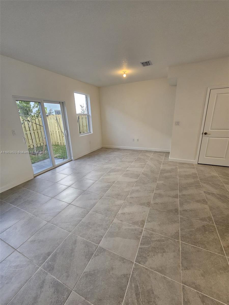 96 Se 11 Ct 0 Property Photo 8