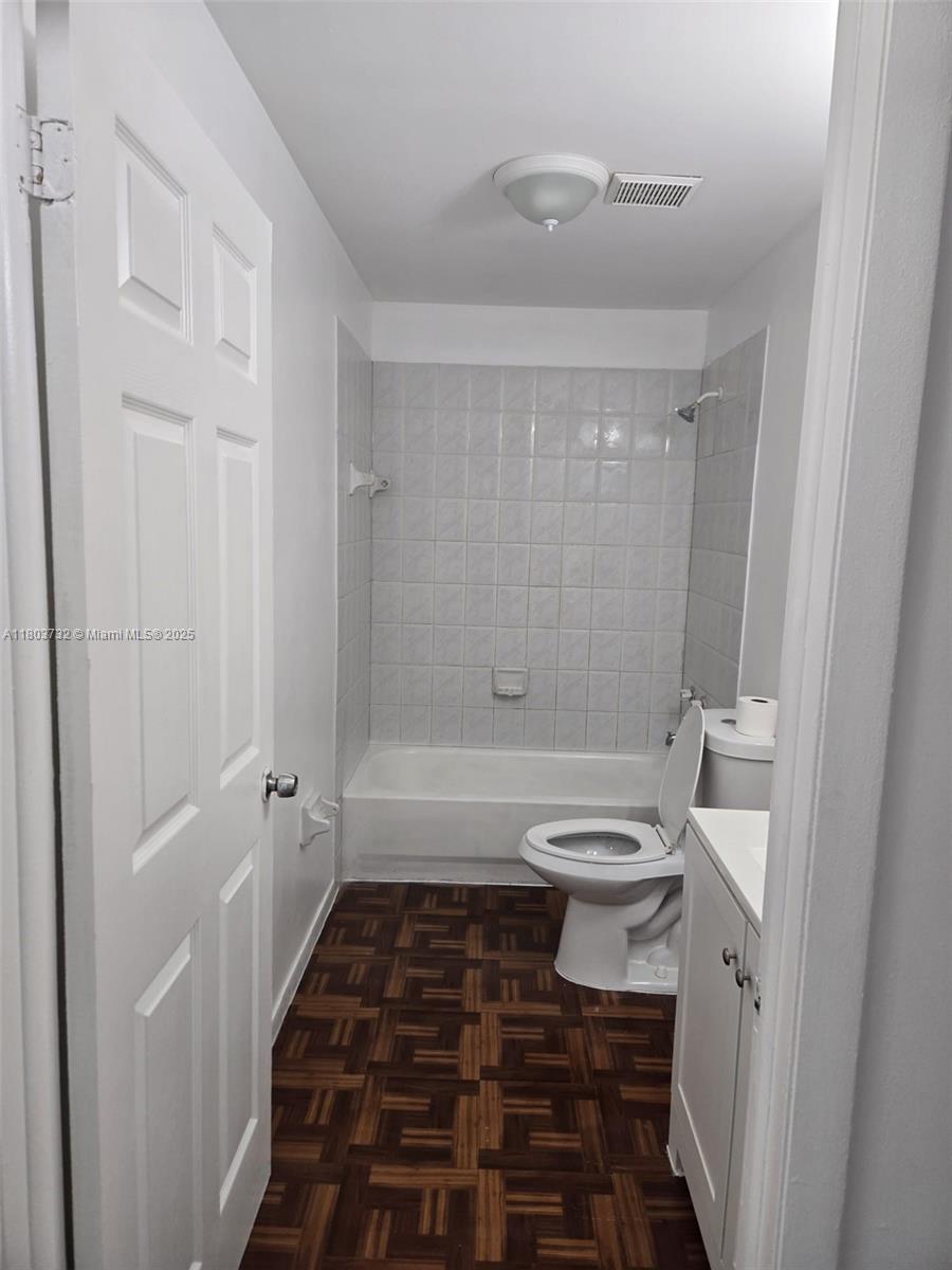 585 Nw 15th St 0 Property Photo 9