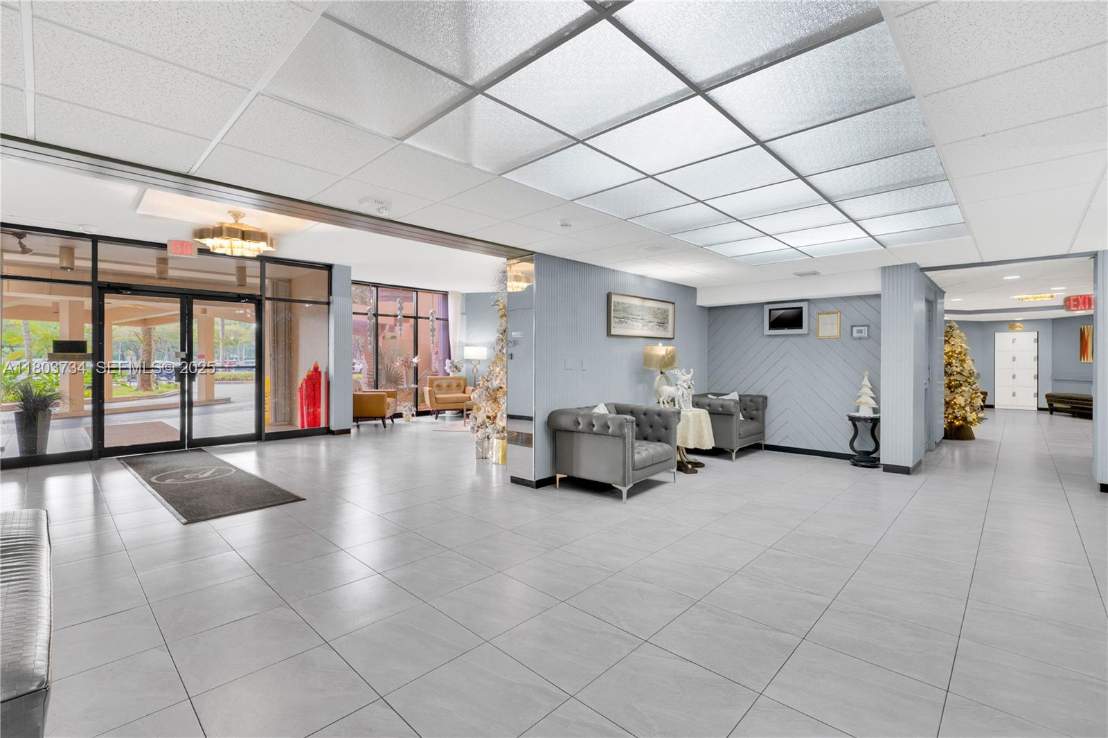 1400 Saint Charles Pl L4 Property Photo 3