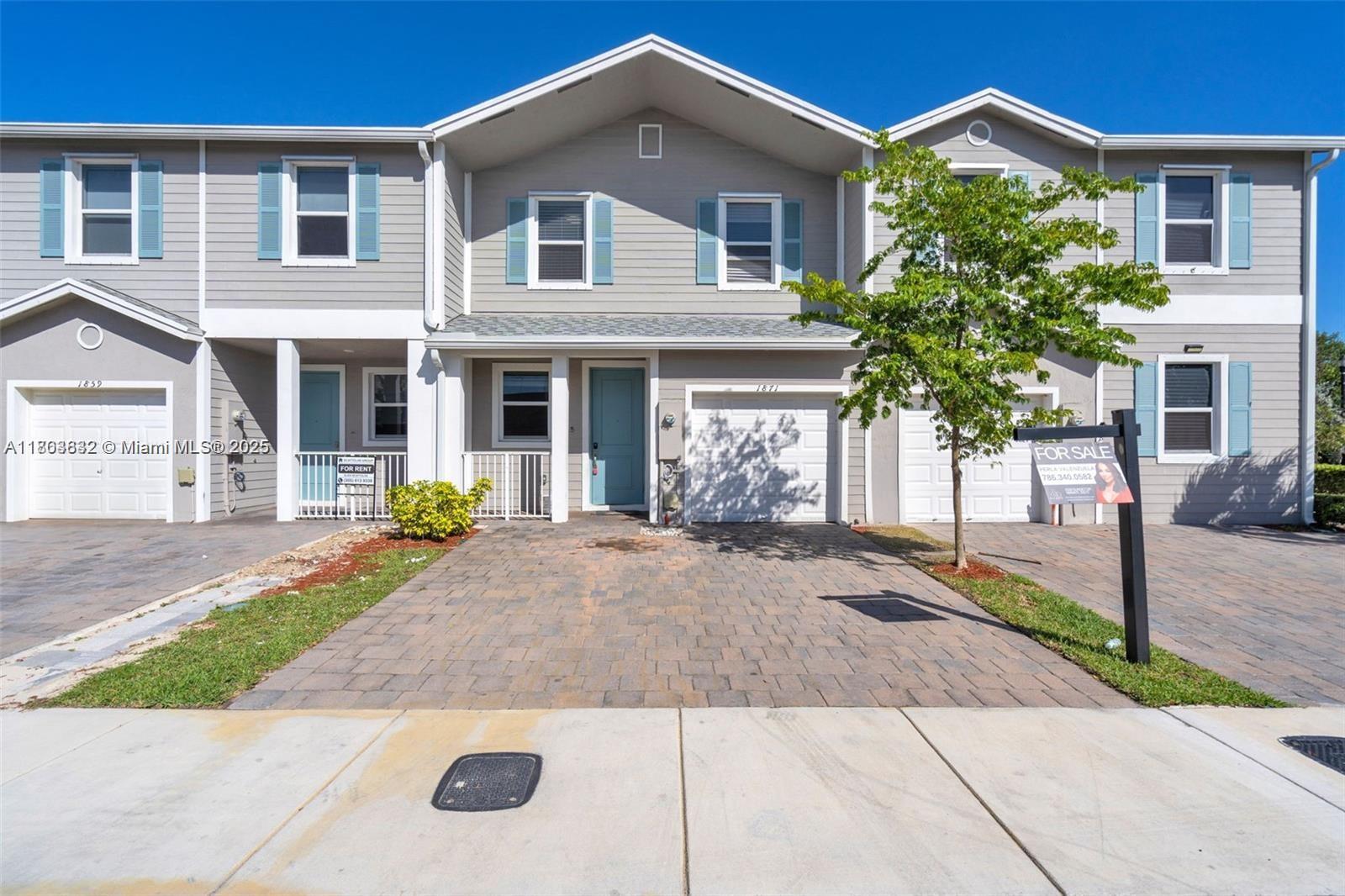 1871 SE 9th Ter Property Photo 1