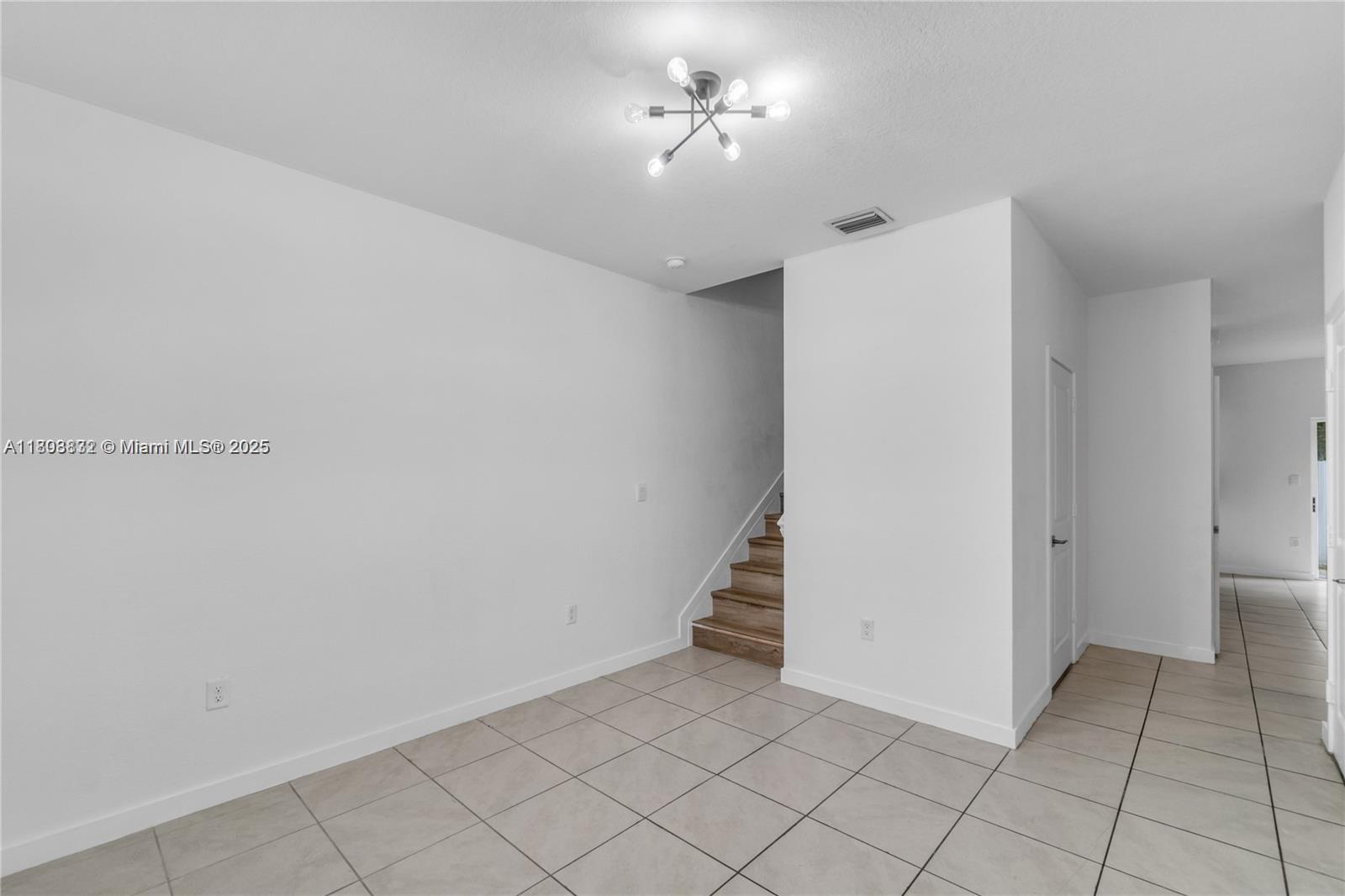1871 Se 9th Ter Property Photo 10