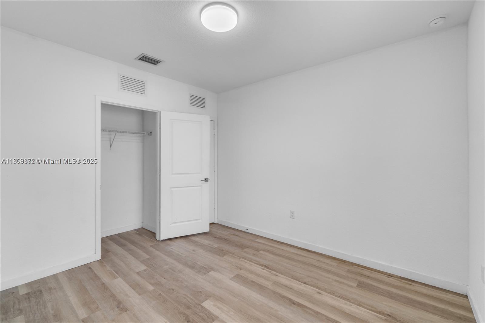 1871 Se 9th Ter Property Photo 17