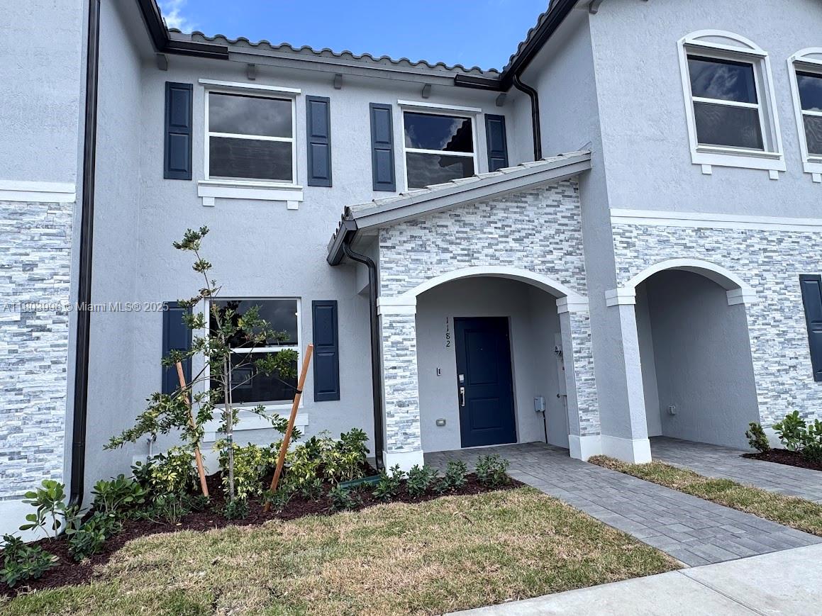 1182 Se Palm Terrace . Property Photo 1