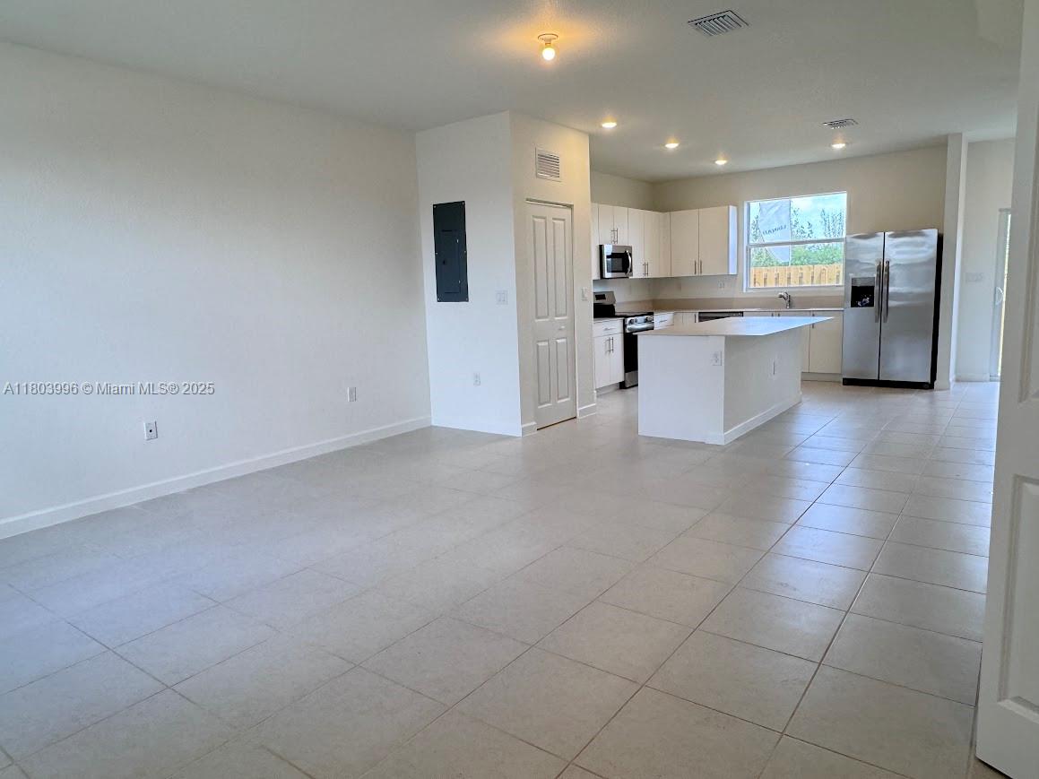 1182 Se Palm Terrace . Property Photo 4
