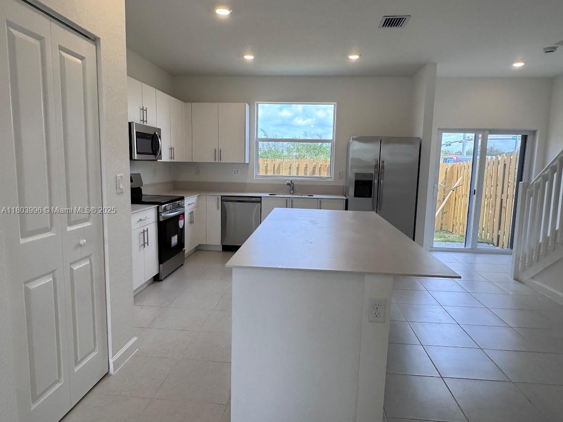 1182 Se Palm Terrace . Property Photo 5