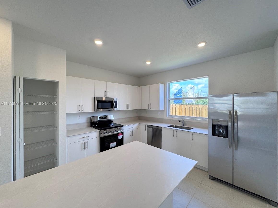 1182 Se Palm Terrace . Property Photo 7