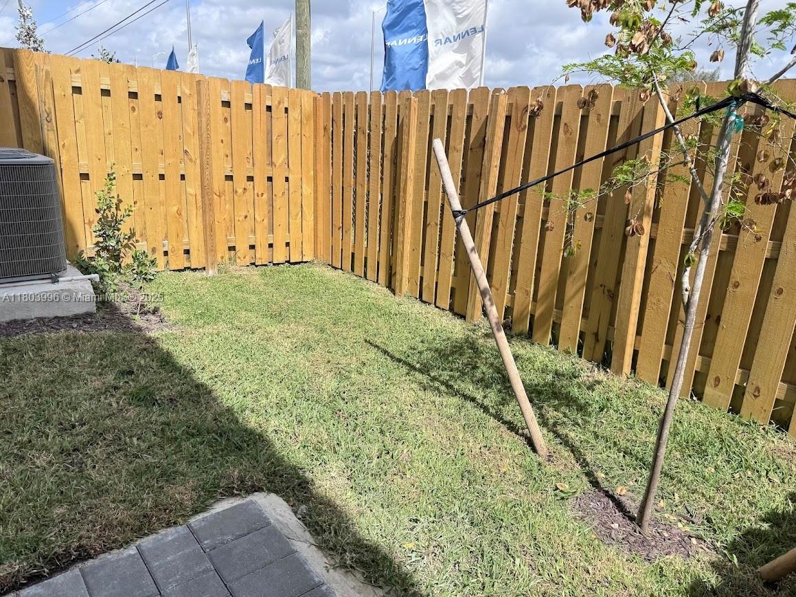 1182 Se Palm Terrace . Property Photo 10
