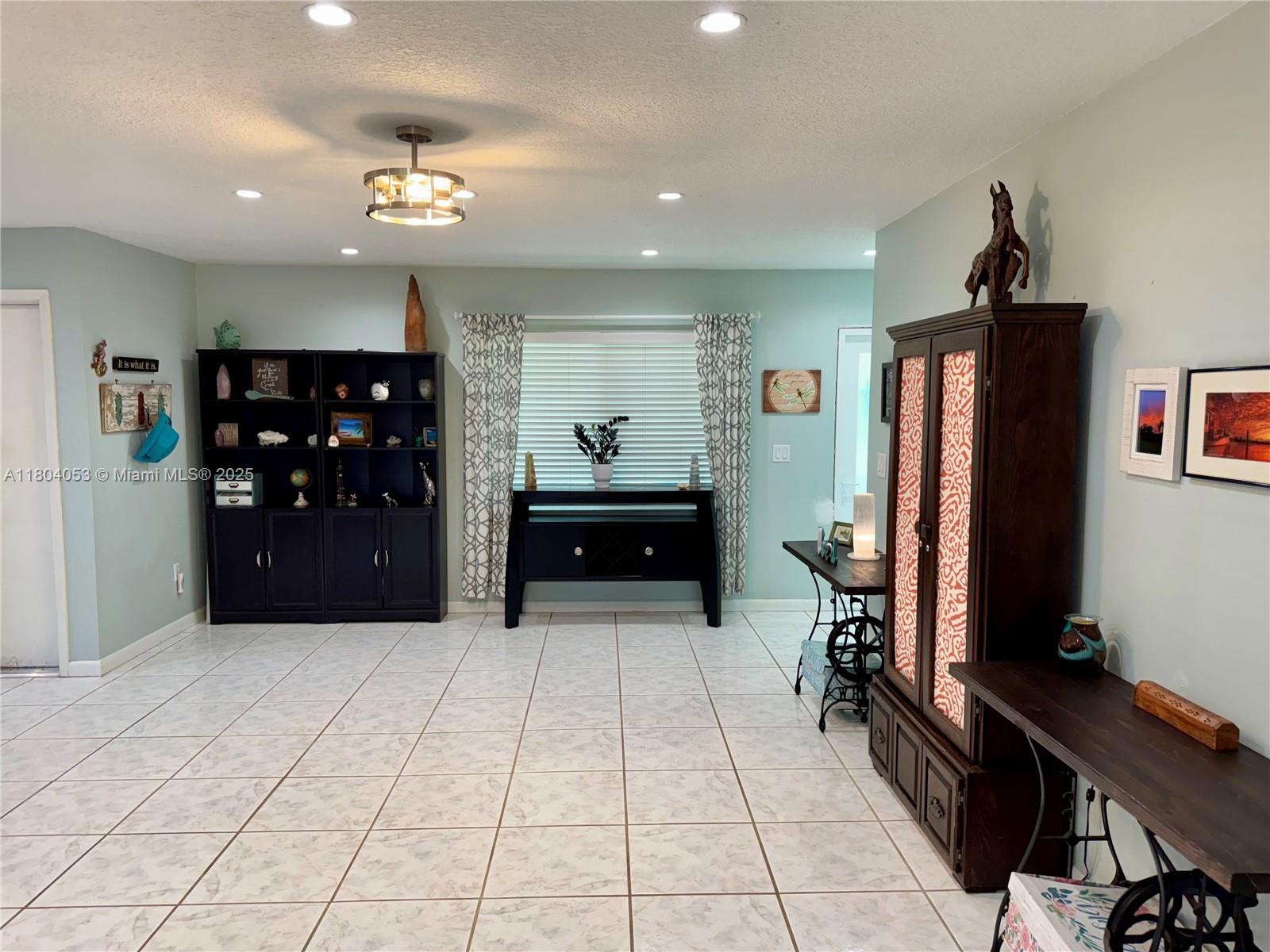 1237 N Fieldlark Ln Property Photo 8