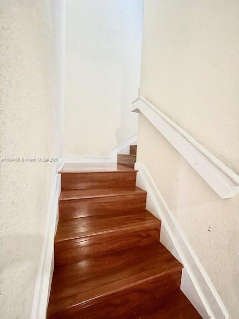 380 Ne 37th Ter Property Photo 8