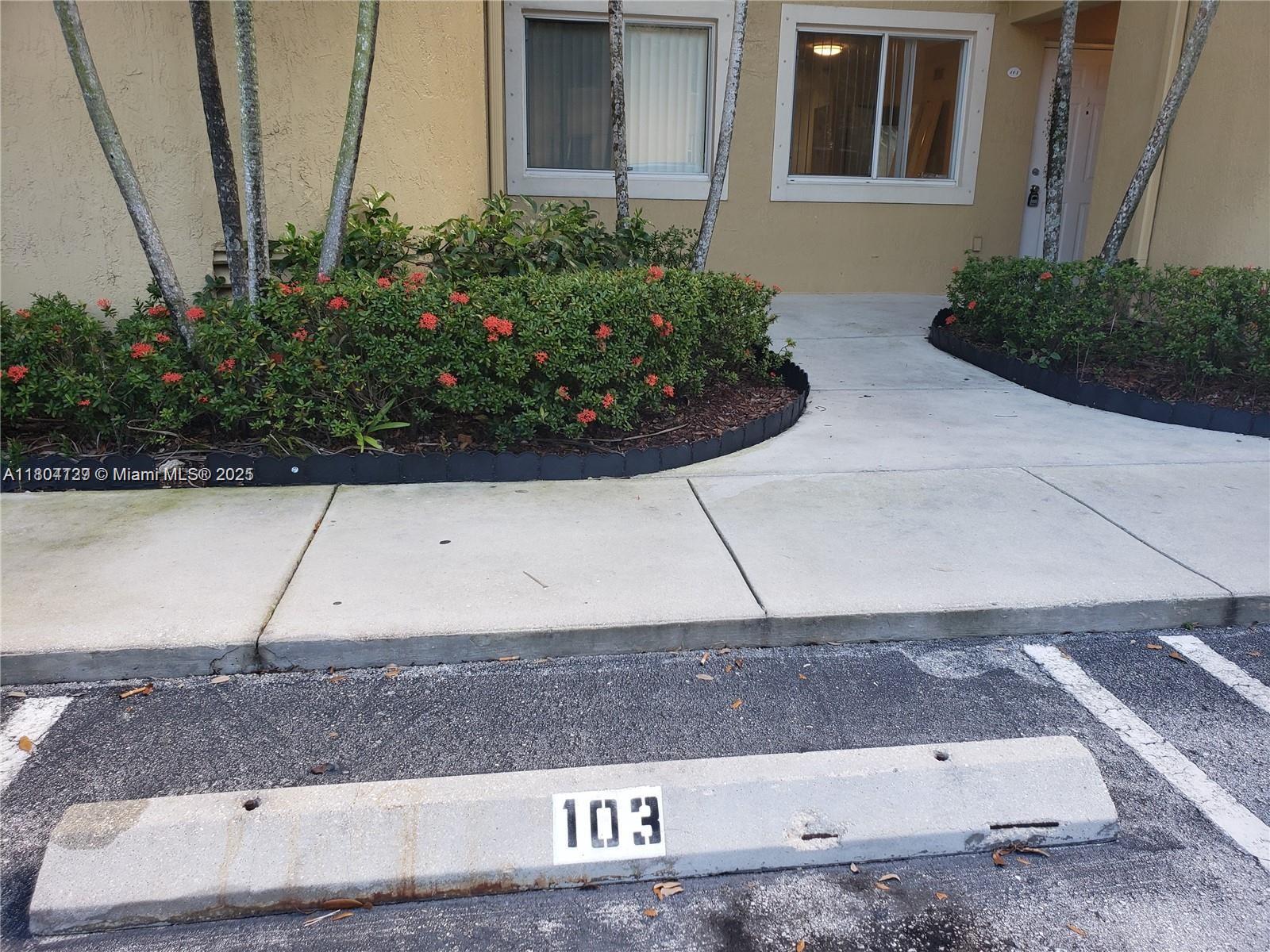 7940 Nw 6th St 103 Property Photo 4