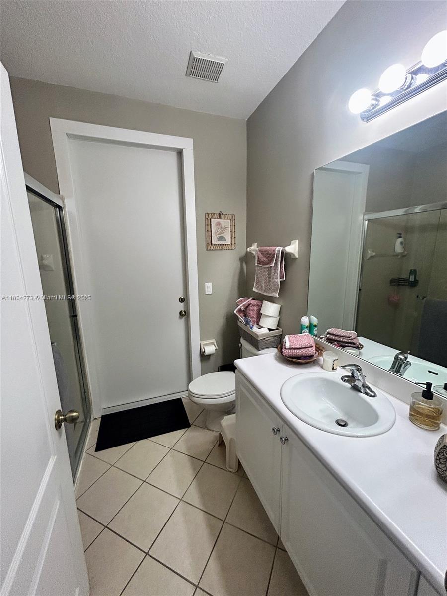 215 Ne 32nd Ter Property Photo 13