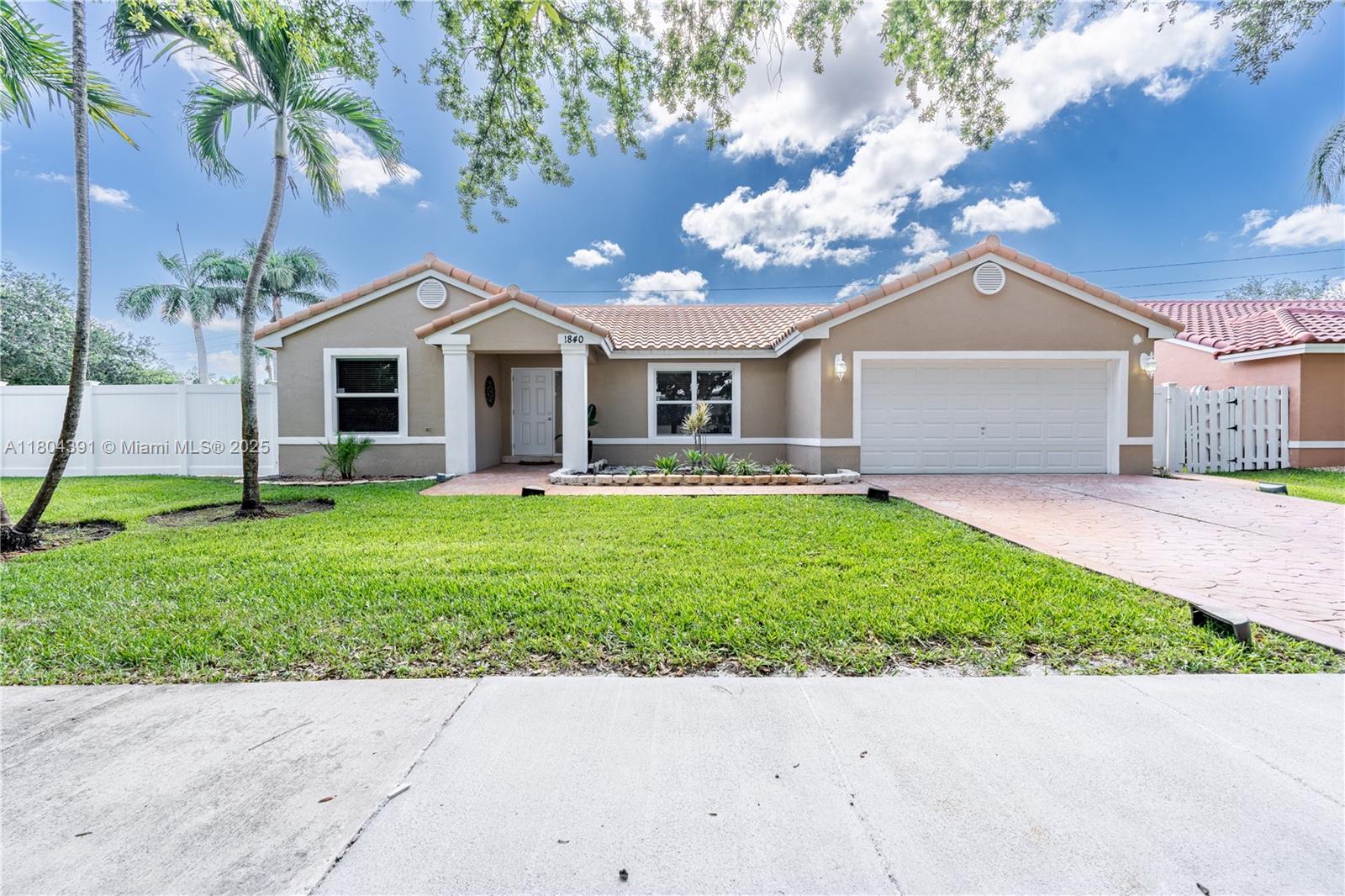 1840 Sw 135th Way Property Photo 1
