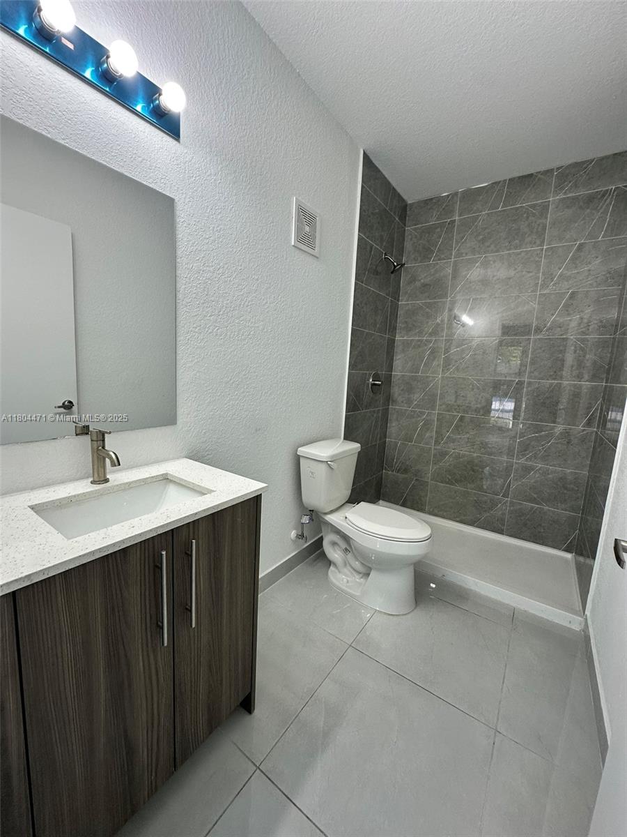 1163 Nw 2nd St . Property Photo 12