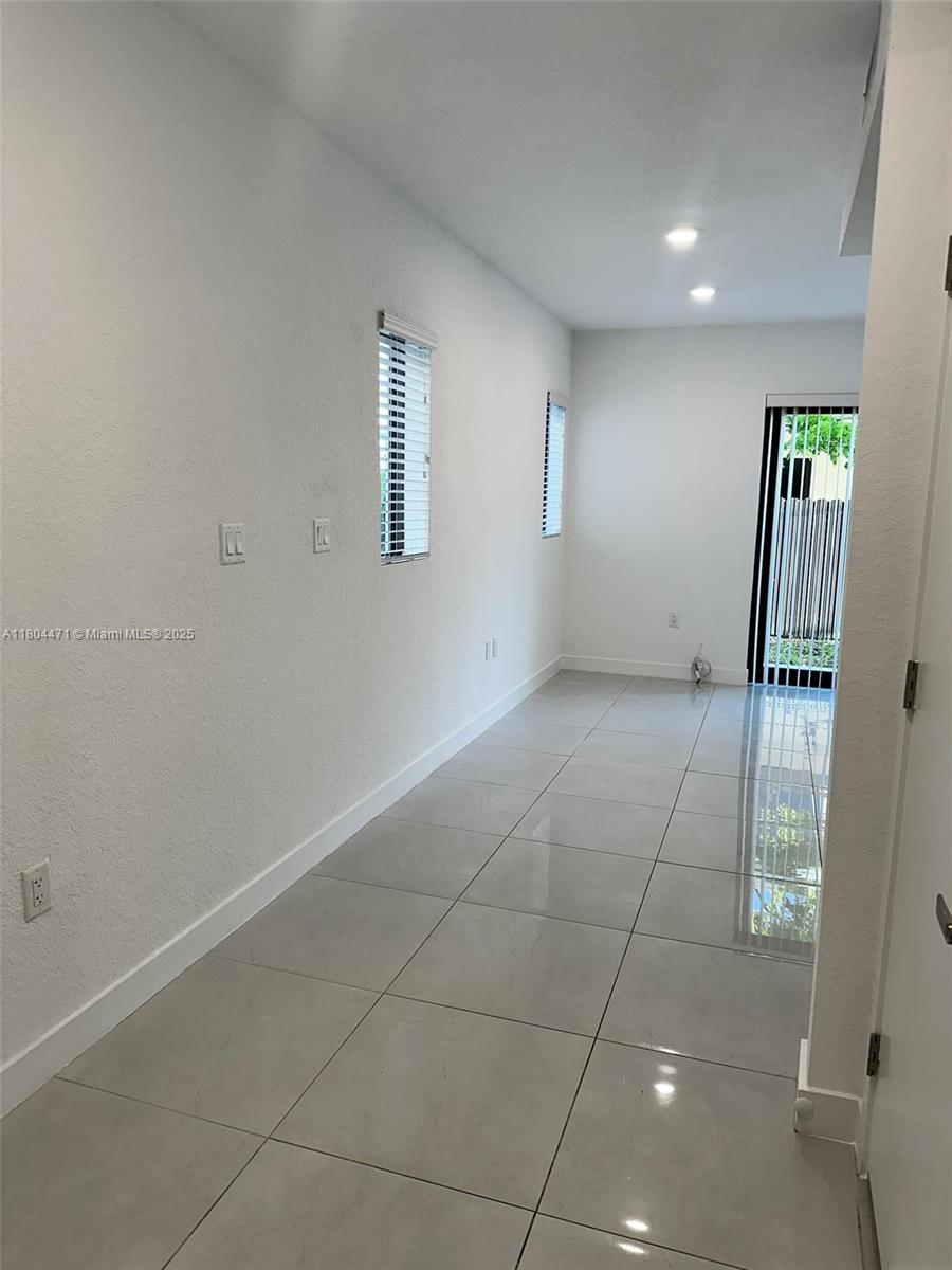 1163 Nw 2nd St . Property Photo 14