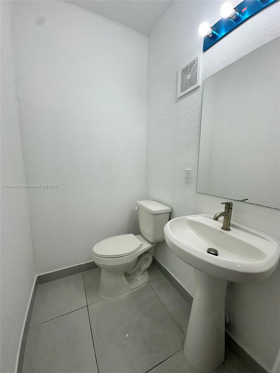 1163 Nw 2nd St . Property Photo 15