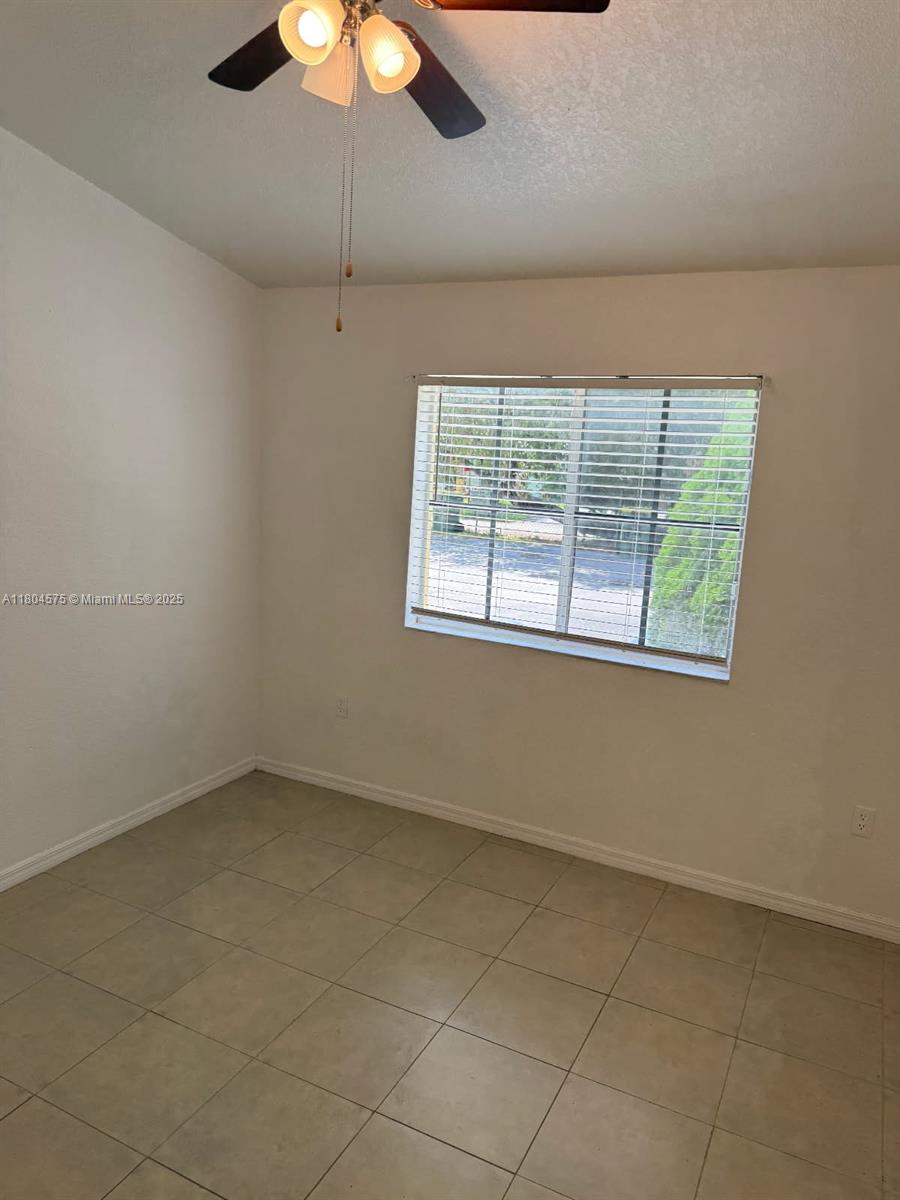 57 Ne 13th Ave 10 Property Photo 5