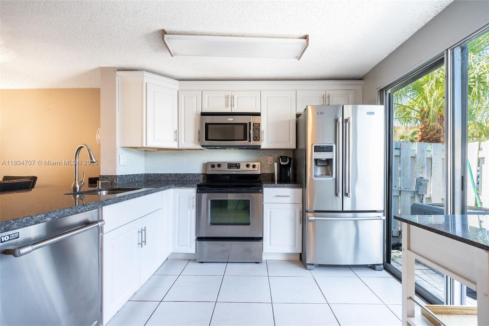 2683 Ne 15th St Property Photo 2