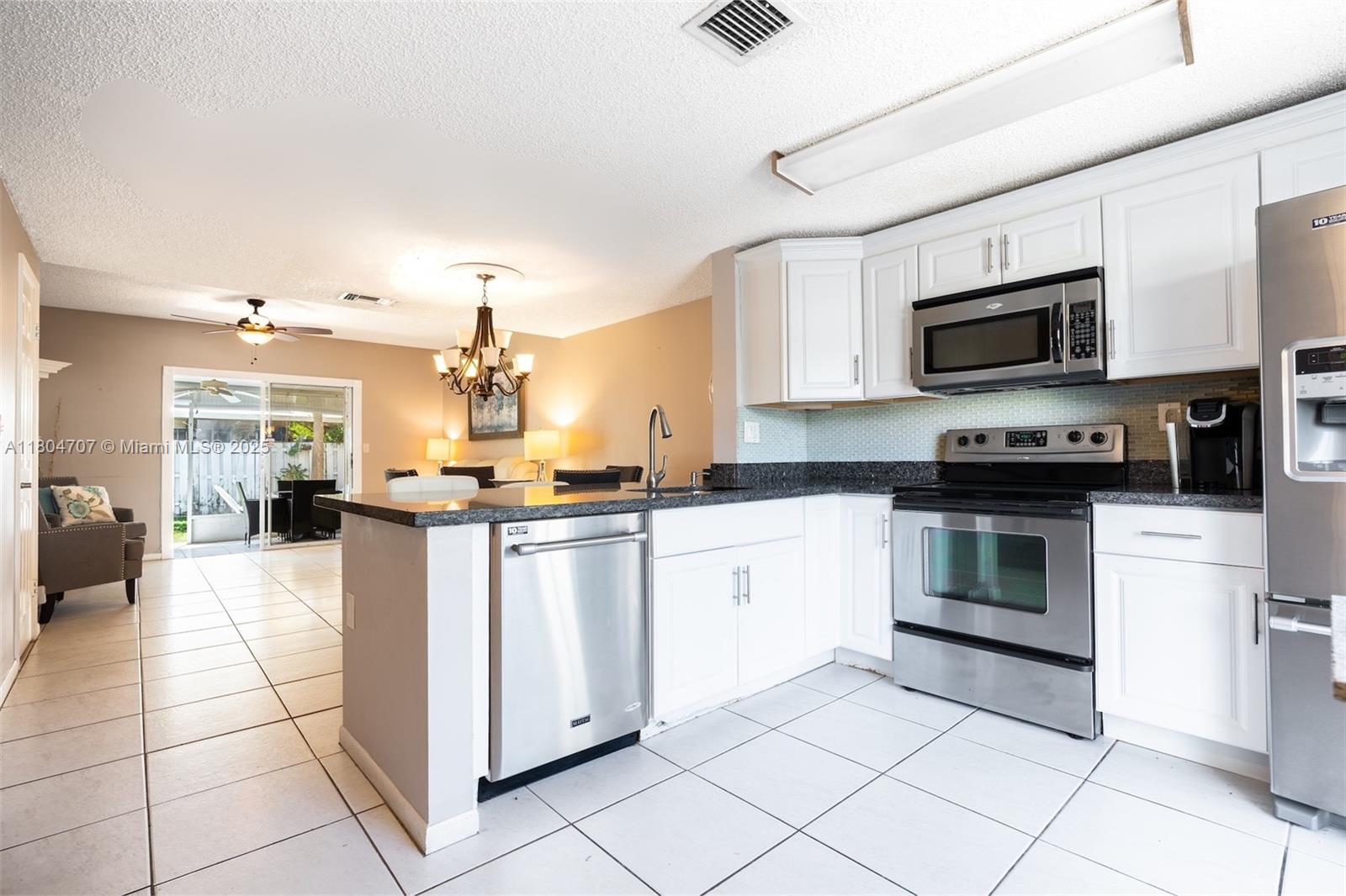 2683 Ne 15th St Property Photo 4