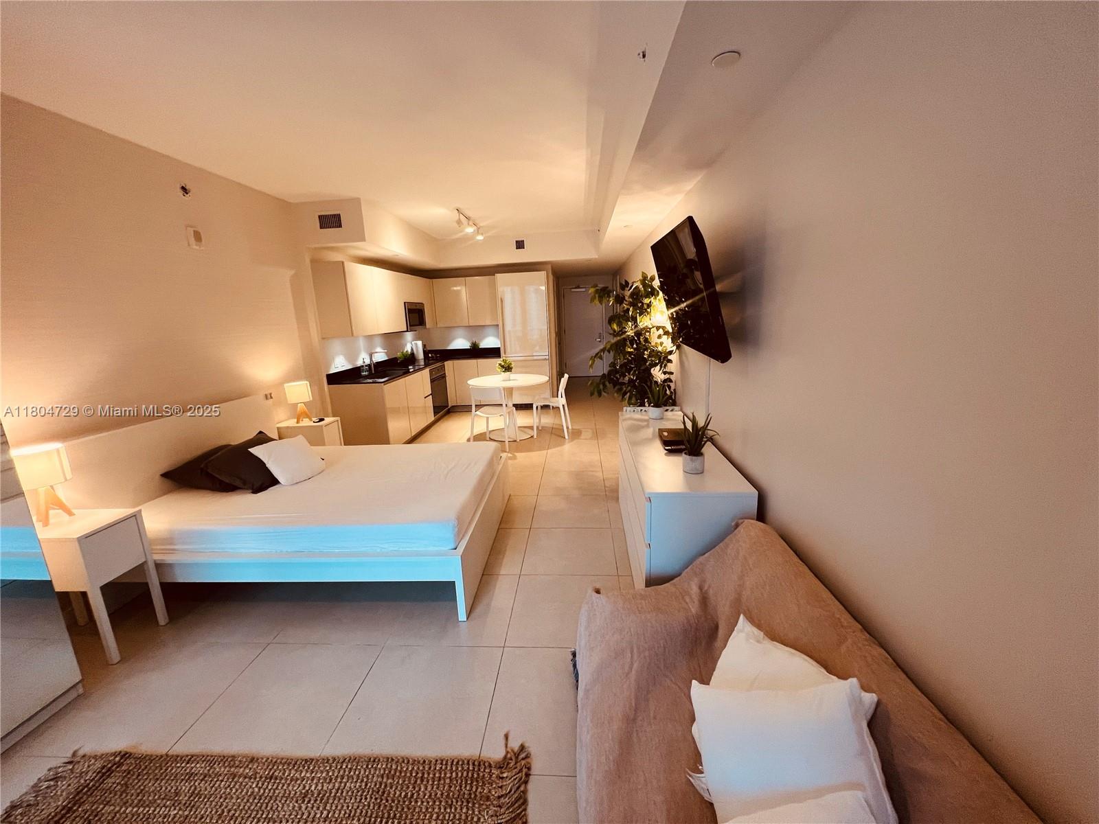 1010 Brickell Ave 2710 Property Photo 2