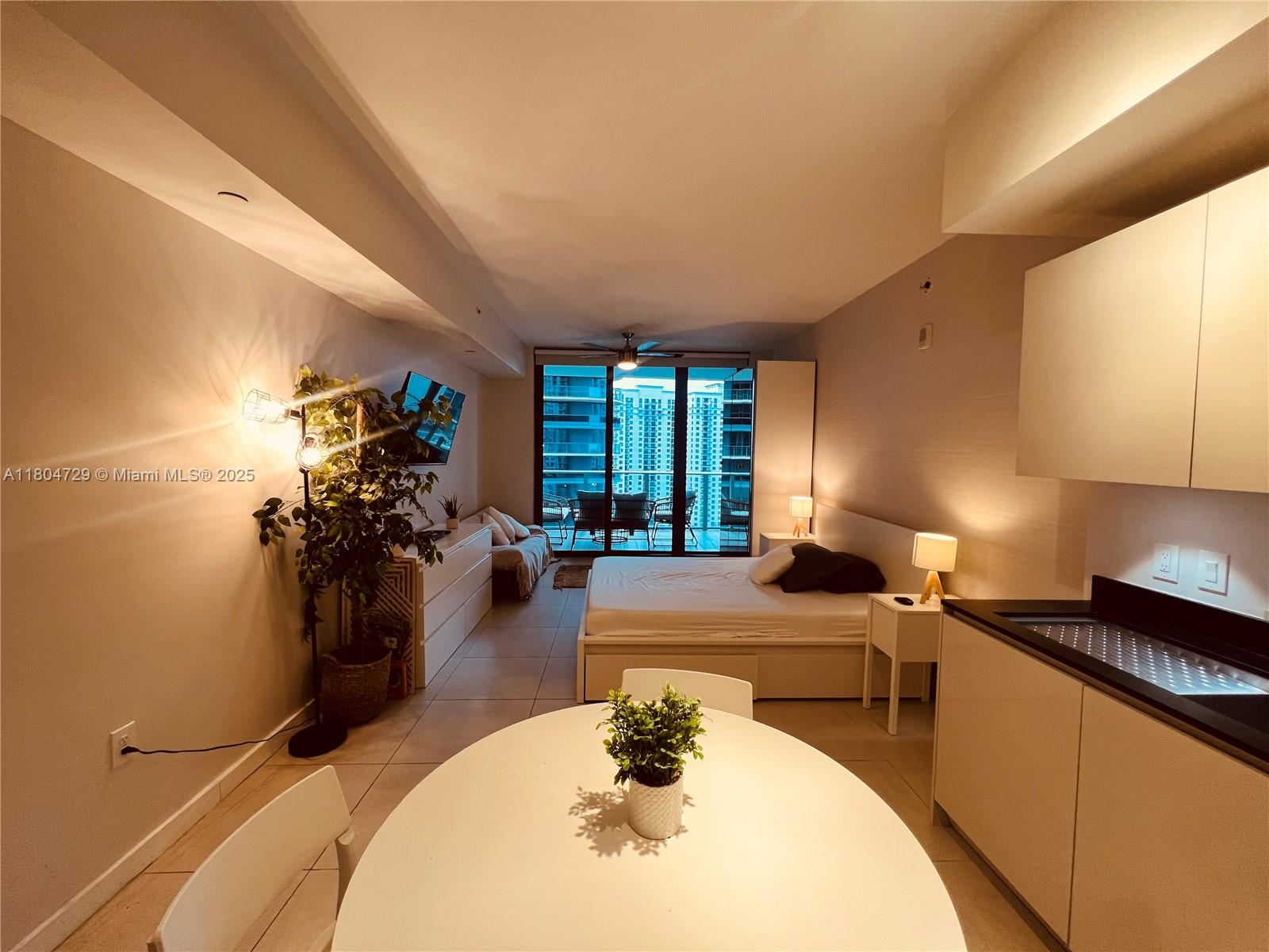 1010 Brickell Ave 2710 Property Photo 4