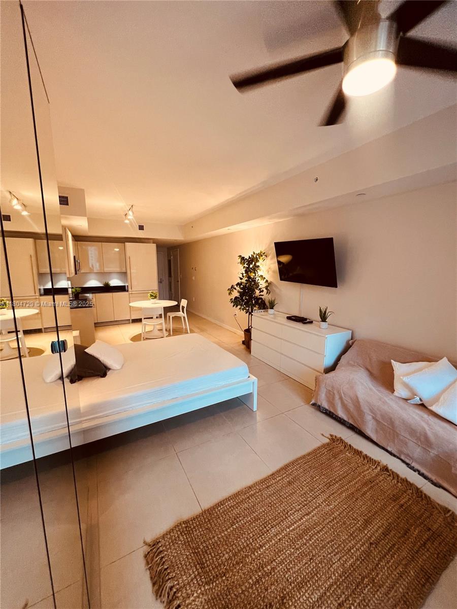 1010 Brickell Ave 2710 Property Photo 16
