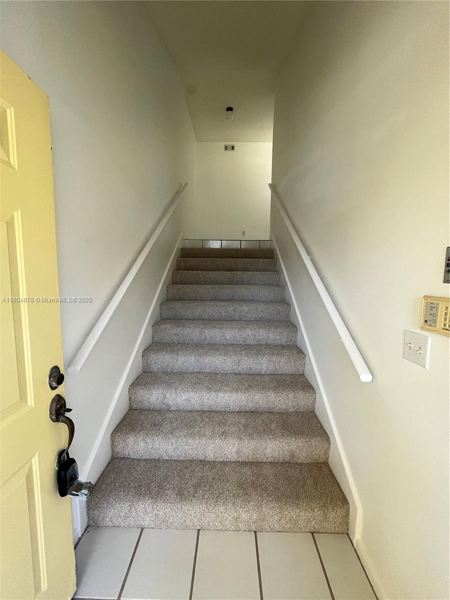 2520 Se 19th Pl 202-b Property Photo 2