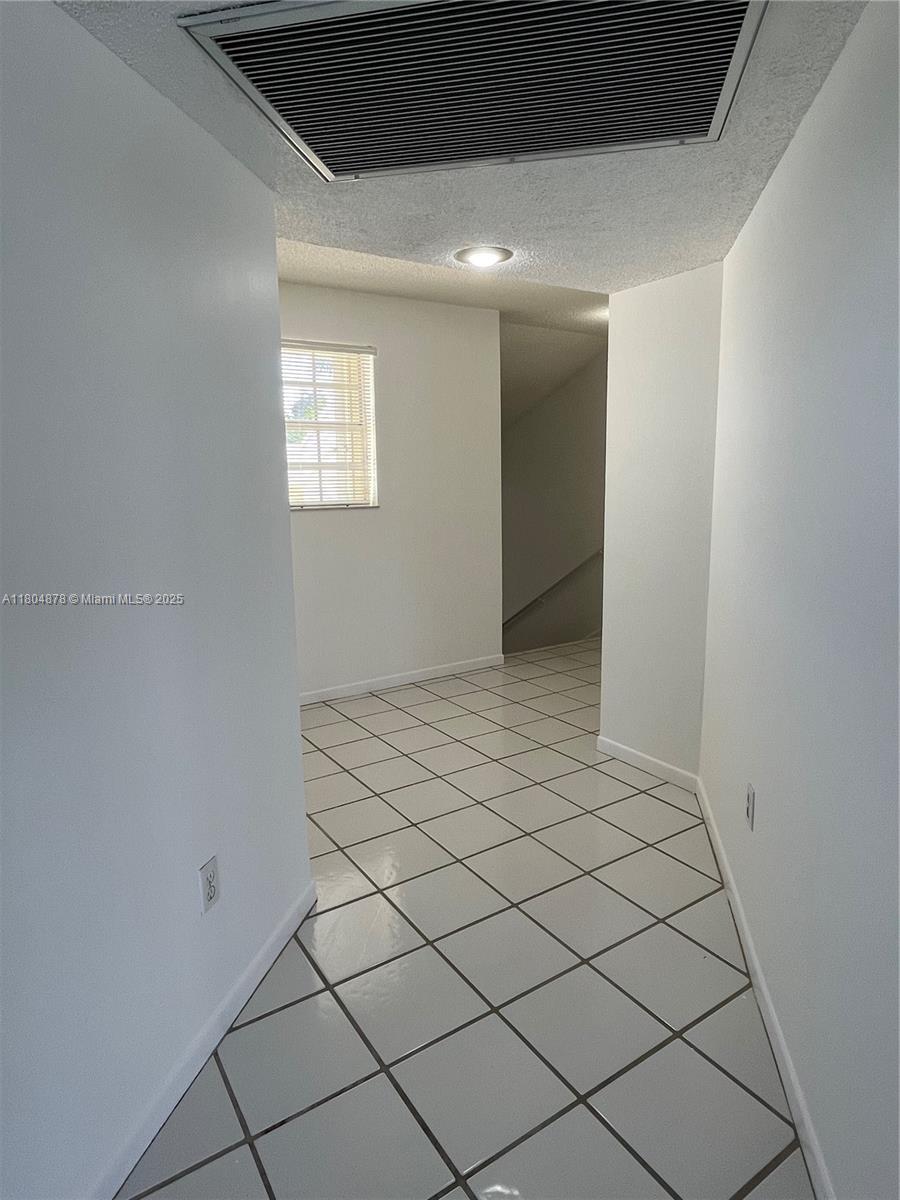 2520 Se 19th Pl 202-b Property Photo 3