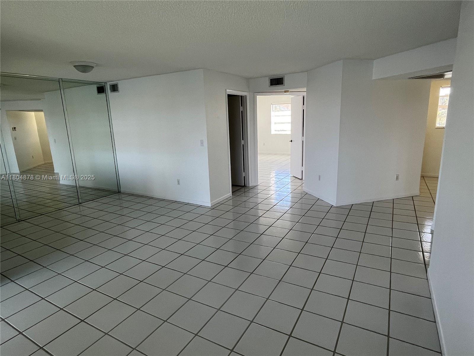 2520 Se 19th Pl 202-b Property Photo 5