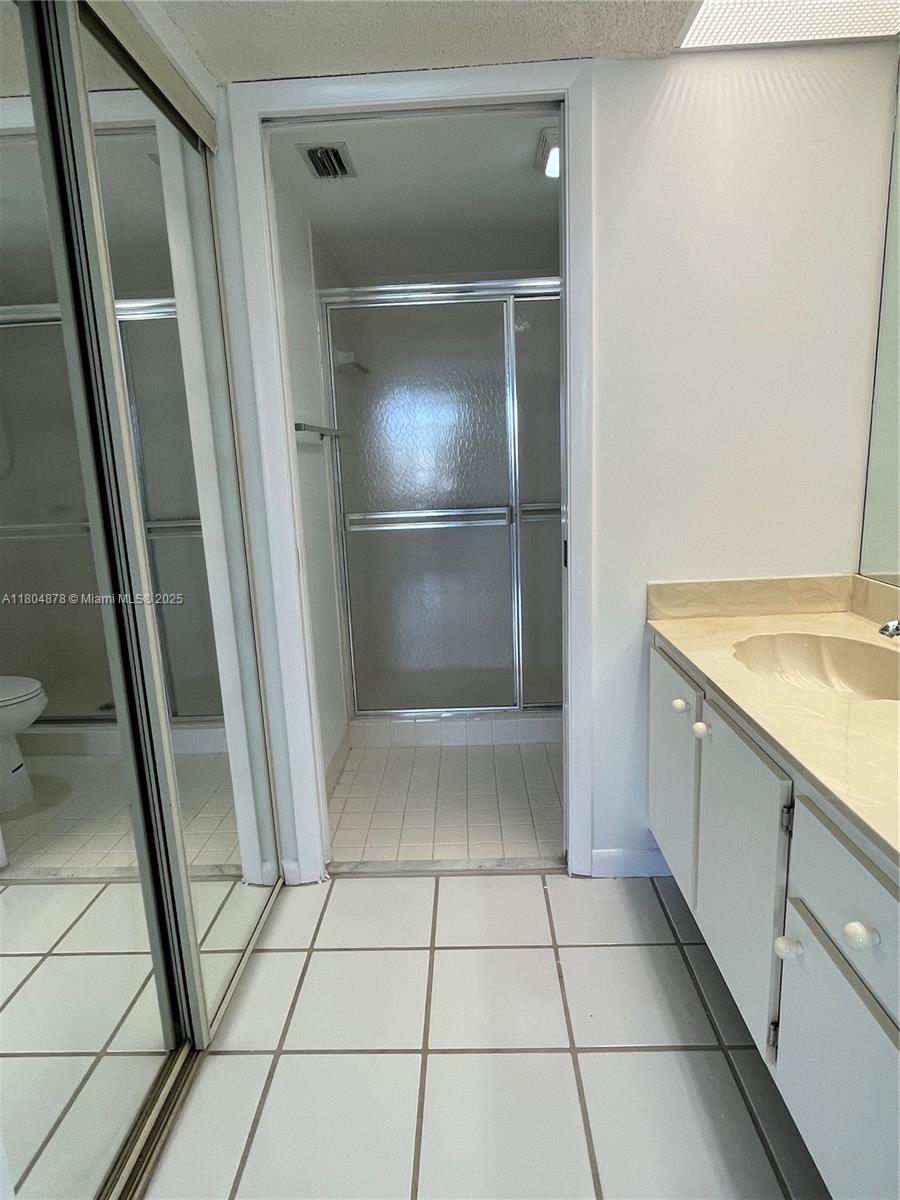 2520 Se 19th Pl 202-b Property Photo 13