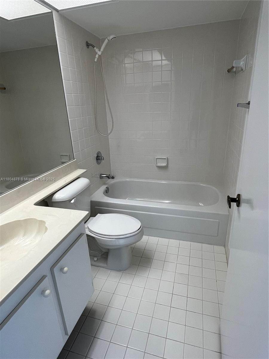 2520 Se 19th Pl 202-b Property Photo 17