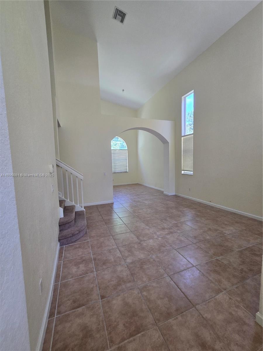 1750 Ne 37th Pl Property Photo 16