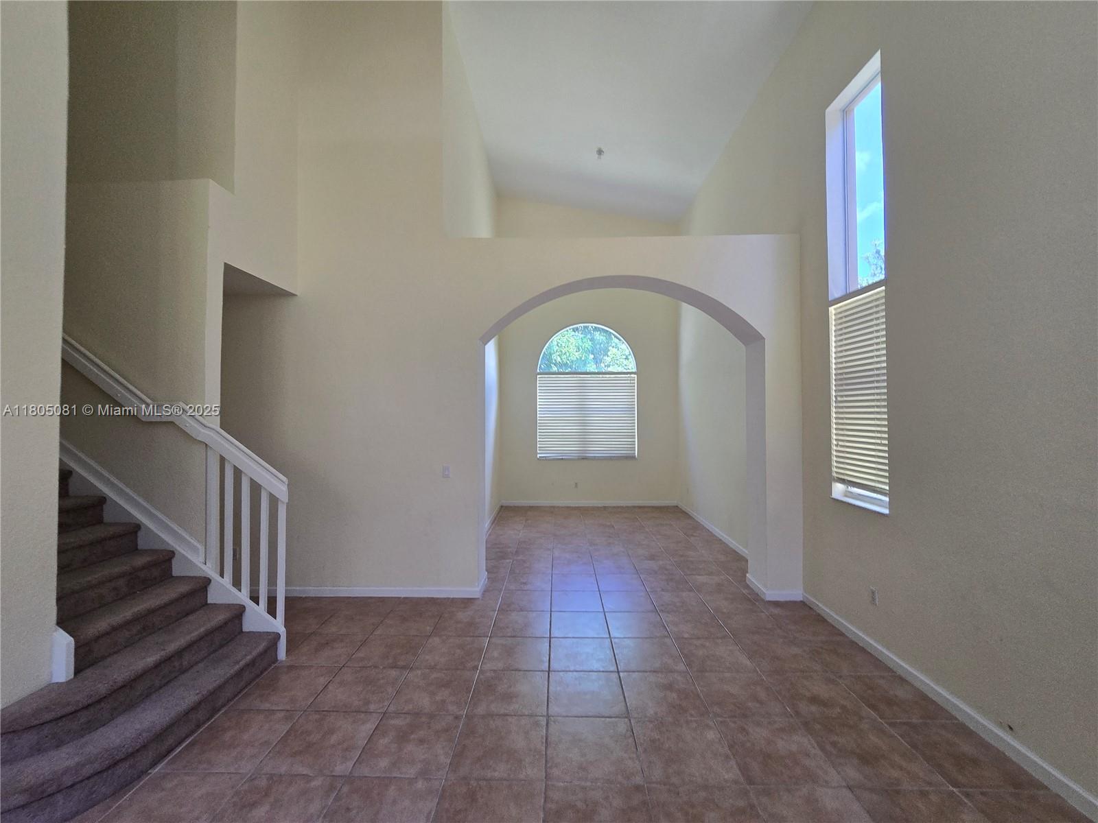 1750 Ne 37th Pl Property Photo 17