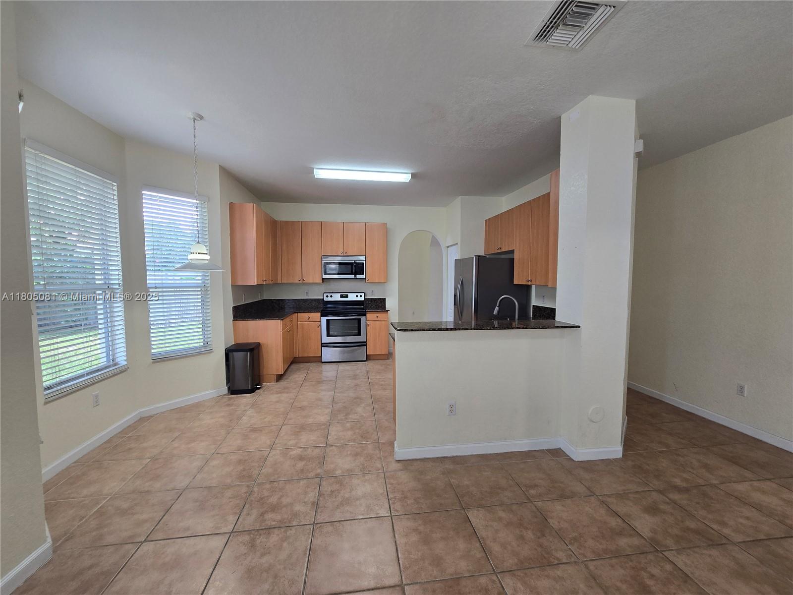 1750 Ne 37th Pl Property Photo 20