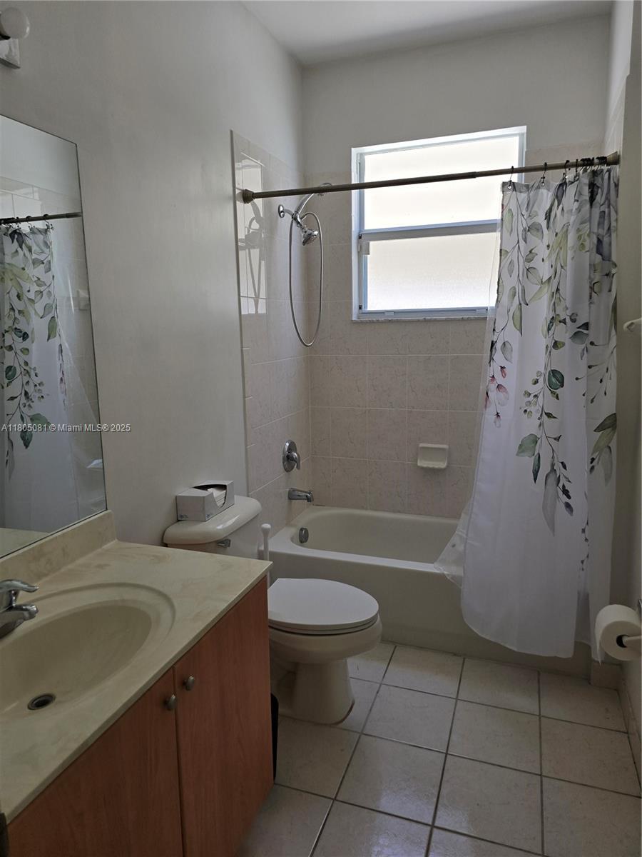 1750 Ne 37th Pl Property Photo 30