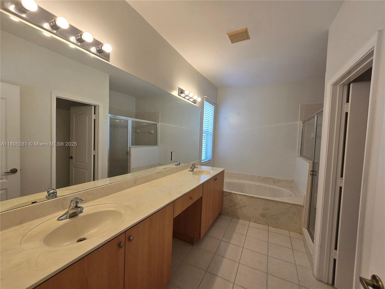 1750 Ne 37th Pl Property Photo 32