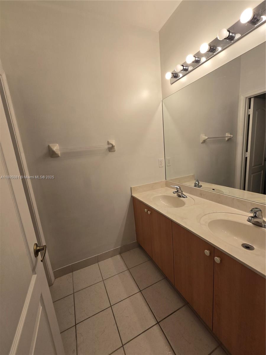 1750 Ne 37th Pl Property Photo 33