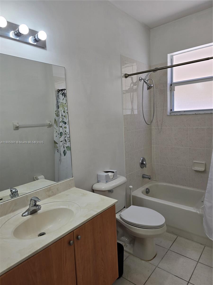 1750 Ne 37th Pl Property Photo 34