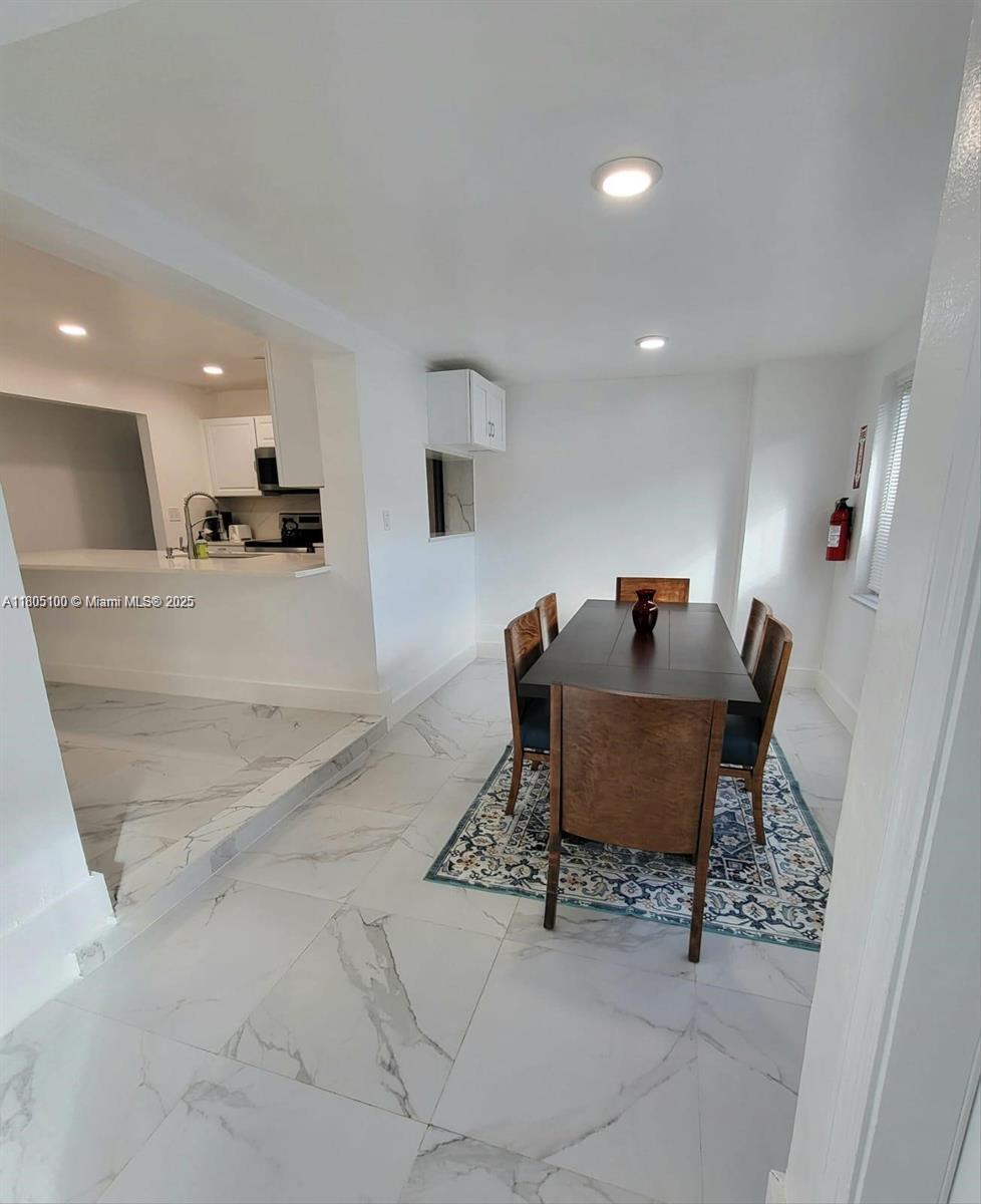 A11805100 Property Photo 3
