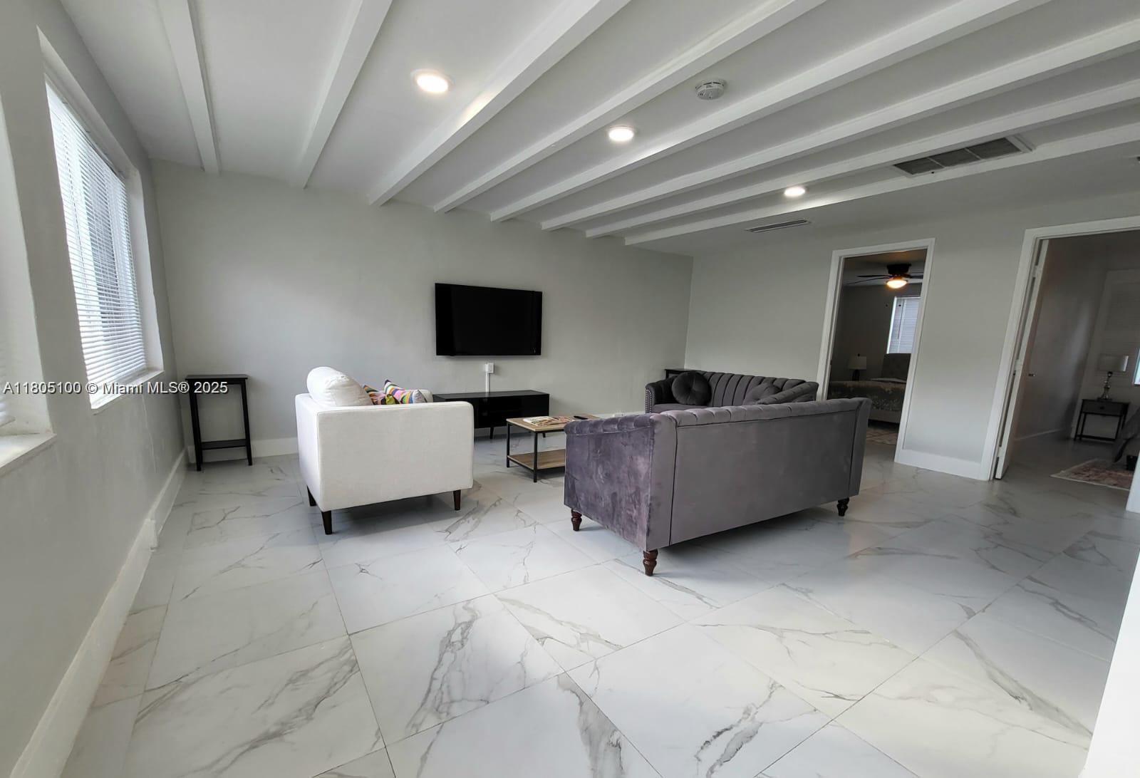 A11805100 Property Photo 4
